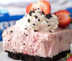 Le Delicieux Gateau Au Fromage Aux Fraises Et Biscuits Oreo Recipe Desserts Food Sweets Desserts