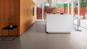 Entsprechendes zubehör für bodenbeläge und fliesen sowie verblender gibt's natürlich. Fliesen Als Bodenbelag Vorteile Und Nachteile