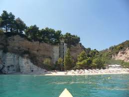 Baia delle zagare has 2 private beaches equipped with sun loungers and parasols. Ascensore Spiaggia Nord Picture Of Hotel Baia Delle Zagare Mattinata Tripadvisor