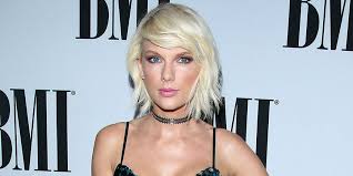This week on hair me out, our model nicole takes her brunette hair to a platinum blonde for the very first time. Taylor Swift Ditches Her Platinum Hair For A Darker Sandy Color Self