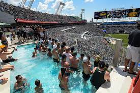 Jaguars stadium is a baseball stadium and home to the jaguars, a local new york team. Jaguars Begin Offering Public Tours Of Everbank Field Wjct News