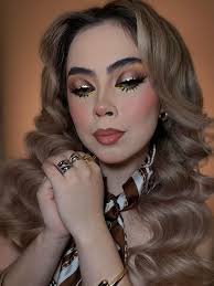 Maquillaje artístico/ editorial 💕 En colaboración con la diseñadora Vanessa  Barba Designs. Un gusto siempre trabajar juntos 😍