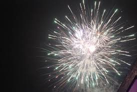 Te invităm să te bucuri de cele mai reușite dintre acestea. Foc Spectaculos De Artificii De Revelion