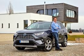 Find a new rav4 at a toyota dealership near you, or build & price your own toyota rav4 online today. Toyota Rav4 Hybrid 2019 Test So Sparsam Ist Er Wirklich Speed Heads