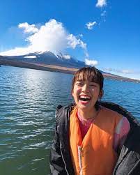 佐藤栞里 本日はmoreの連載撮影で山梨県へ 富士山のこんなに近くで きらっきらの湖の上で ずっとしてみたかったことを こんなに楽しいならもっと早く 来ればよか 本日はmoreの連載撮影で山梨県へ 富士山のこんなに近くで きらっきらの湖の上で ずっ