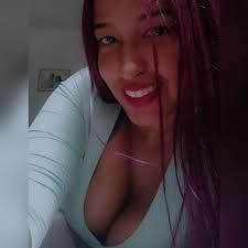 Arriba: Milla Jovovich y su hija Ever Anderson Abajo: Fotos de Milla cuando  era adolescente Una fotocopia de la madre 😱