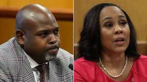 Honig: Newly obtained texts 'badly undermine' key witness testimony in push  to disqualify Willis