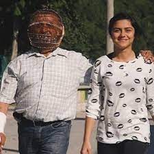 Em 2013, um homem turco chamado Ibrahim Yücel trancou sua cabeça em uma  gaiola para parar de fumar. Sua esposa tem a única chave e só a abre para  as refeições. Yücel