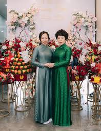 Áo dài bà sui màu xanh lá vải lụa tơ tằm trơn truyền thống - Songhy Bridal