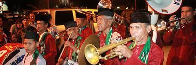 Keberagaman etnis inilah yang melahirkan suku betawi sehingga membuat betawi memiliki keragaman budaya seperti yapong yang dipengaruhi oleh tari jaipong sunda yang pakaiannya … Tanjidor Riwayat Musik Eropa Yang Melegenda Di Jakarta Indonesia Kaya