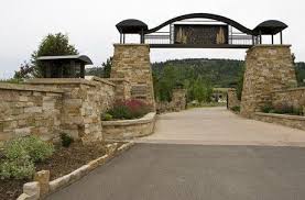 Rustic Entrance Gate To Resort Entrance Gates Design Entrance Gates Ranch Entrance Ideas