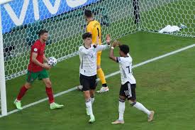 No o tampa da bola, você também acompanhar ao vivo minuto a minuto em tempo real. Alemanha Vence Portugal De Virada E Segue Na Disputa Por Vaga No Mata Mata Da Euro Esporte News Mundo