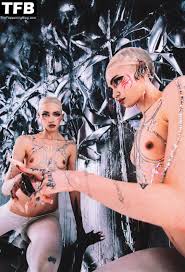 Grimes Nude Pictures Rating | Hot Sex Picture