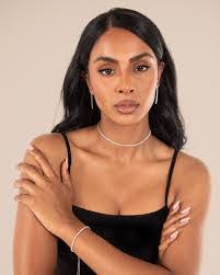 Faye Diamond's Instagram, Twitter & Facebook