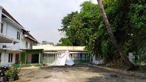 Diah menemukan draft proklamasi itu di keranjang sampah di rumah laksamana maeda, 17 agustus 1945 dini hari, setelah. Spanduk Rumah Perjuangan Rakyat Di Jalan Proklamasi 36 Dicopot Kumparan Com