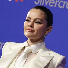 Soon to be married Selena Gomez leaves fans stunned with her new figure at  the 36th Annual Palm Springs Film Festival Awards. She looks incredible! 🖤