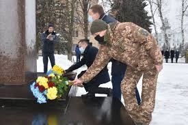 Тепер щорічно українці святкують день соборності саме в цей день. Kt8z7seywhk Um