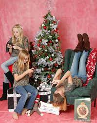 Typical Teenage Christmas Pic Photograph At Betterphoto Com Funny Christmas Photos Funny Christmas Photo Cards Christmas Photoshoot