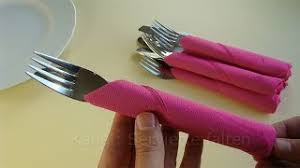 Die offene seite sollte unten liegen. Servietten Falten Einfach Besteck Wickeln Leichte Bestecktasche Falten Diy Youtube