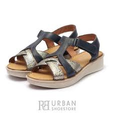 Pe langa aceste doua outfituri simple, dar cochete, mai poti purta sandalele ieftine din piele naturala cu o pereche de pantaloni de tip tigareta si cu o. Sandale Dama Piele Sandale Piele Naturala Romanesti Urbanshoes Ro