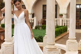 Welches brautkleid passt zu meinem sternzeichen? Brautkleider Ausschnittsformen Hochzeitsrausch Brautmoden