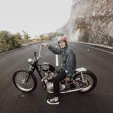 klassikkustoms triumph chopper bobber bratstyle brat motorcycle triumph chopper bobber bikes