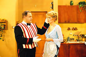 Przez te wszystkie lata fani „miodowych lat nie przestali się domagać powrotu na antenę „miodowych lat. Miodowe Lata Supermarket 125 Serial Komediowy