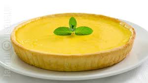 Fa tarta cu umplutura de vanilie cu o zi inainte, pentru a avea ambele timp sa se raceasca bine de tot; Tarta Cu Capsuni Si Crema De Vanilie Jamilacuisine Youtube