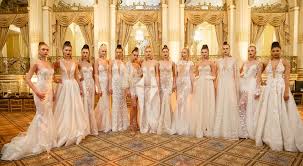 Sammlung von braut & bräutigam magazin. Berta Brautkleider 2018 Brautkleid Kollektion Runway Show Im Plaza Hotel Hochzeitsblog I Brautsalat