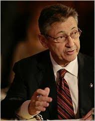 Ready to Mend Fences, Spitzer Is Courting Lawmakers He Once Scorned