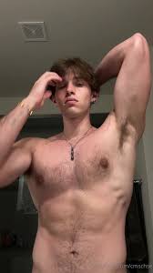 MEGA COCK: That twunk with the fuzzy pecs - ThisVid.com