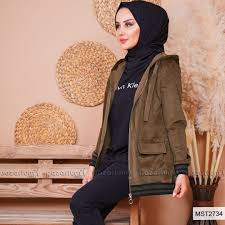 on kismi komple fermuarli olan model ceketin cepleri vardir ayrica kapuson detayi ile mevsimle uyumludur etek ve kol ucu lastik det moda stilleri moda triko