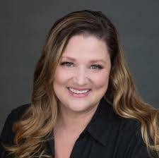 Kerry Mahar's Instagram, Twitter & Facebook