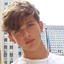 This cute, curly undercut hairstyle features long curls on top and shorter curls on the sides. Pin On Young Cute Boys