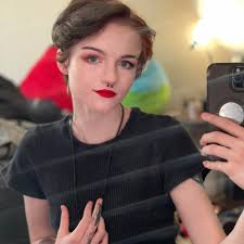 Leanna Roman's Instagram, Twitter & Facebook