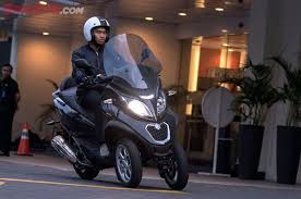 Maybe you would like to learn more about one of these? Sikat Sob Piaggio Beri Bunga Cicilan 0 Untuk Skutik Roda Tiga Ini Gridoto Com