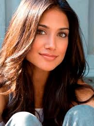 Melanie Wayne's Instagram, Twitter & Facebook