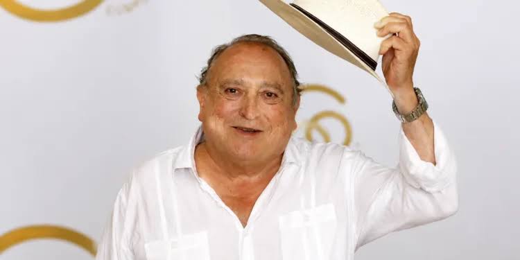 Mi padre era un pedacito de cada español»: cinco meses después, Fernando  Esteso ya tiene lápida con su cara y su frase, y su hijo entierra el bulo  del seguro de decesos