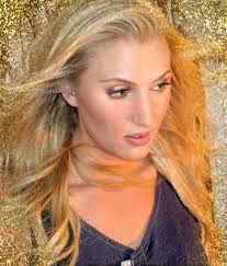 Eva Mac's Instagram, Twitter & Facebook