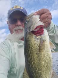 Bass and barfish were biting yesterday in the wind. Shad colored crankbait  (6ft) along deeper wind blown banks. 4lb+