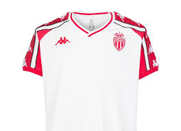 Jest wykonana z niezwykle przewiewnego materiału, który zapewnia suchość i ochłodę na boisku oraz podczas kibicowania na trybunach. Football Shirt Blog Latest Football Kit News
