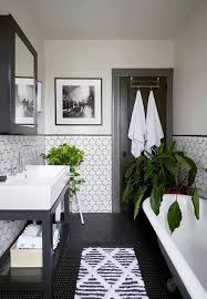 Um Padrao De Estampa Moderno Para Esse Tapete De Croche Para Banheiro Bathroom Interior Bathroom Interior Design Bathrooms Remodel