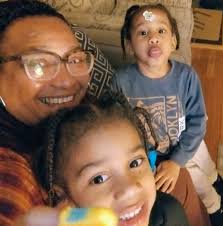 Sheila Mickle's Instagram, Twitter & Facebook