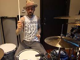 Travis barker has spoken about his horror plane crash 10 years ago in the joe rogan experience podcast. Blink 182 S Travis Barker Recounts Death Wishes After Plane Crash Abc News