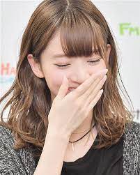 橋本奈々未 on instagram 笑う時手で隠してて 上品さがわかるよね 指長すぎませんか 足は小さくて指は長い 首は長くてウエスト細い 足が細長くて顔は小さい 女の子の要素詰まりすぎじゃない その上性格もよくて 最高 橋本ななみ 橋本奈々未 乃