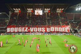 We found streaks for direct matches between lens vs lille. Tribune Supporters Jeu De Banderole Rc Lens Losc Les Green Angels S Eleve Contre Les Flashball