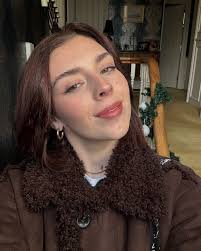 hiiii only 4 days until everything that I'd hoped for!! if you are a  liability and act first think later then I highly recommend that you  presave 🧸