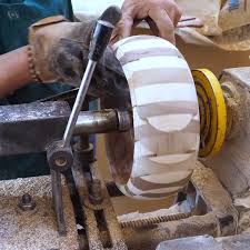Video Tutorial Con Pasos Para Hacer Un Increible Tazon De Madera Para Tus Llaves Video Cuencos De Madera Disenos De Camas De Madera Madera Y Resina