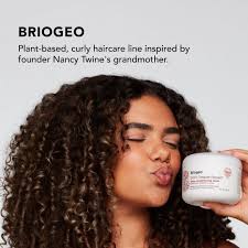 One of our core beliefs is rooted in uplifting those around us and  empowering other Black-owned businesses 🙌🏾 ⠀⠀⠀⠀⠀⠀⠀⠀⠀ This year, we want  to share some of our favorite Black-owned, female-led beauty