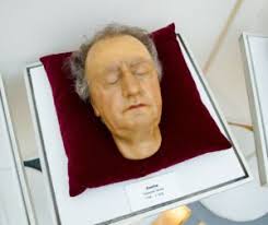 Napoleon was born on the 15th of august, 1769, in french occupied corsica. Totenmaske Personliche Erinnerungsstucke Anfertigen Lassen